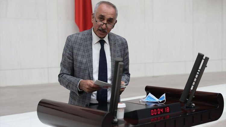 Parlamenterekî Ak Partiyê û malbata xwe di bin xirbeyan de mane
