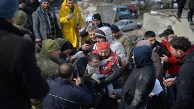 Li Mereşê piştî 31 demjimêran pitikek bi saxî hat rizgarkirin