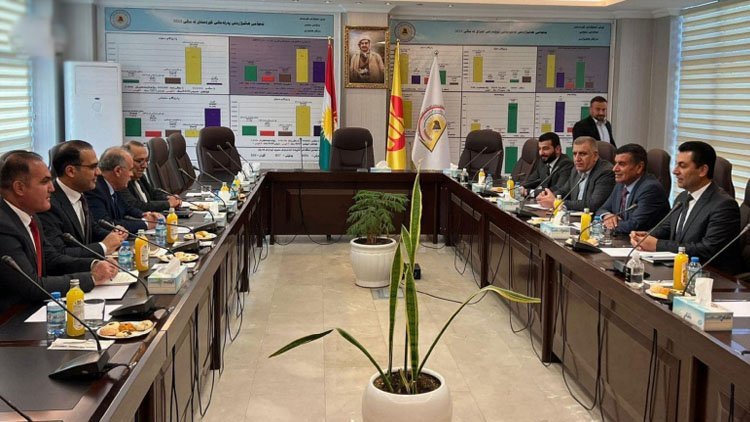 Dezgehên hilbijartinê yên PDK û YNKê îro dicivin