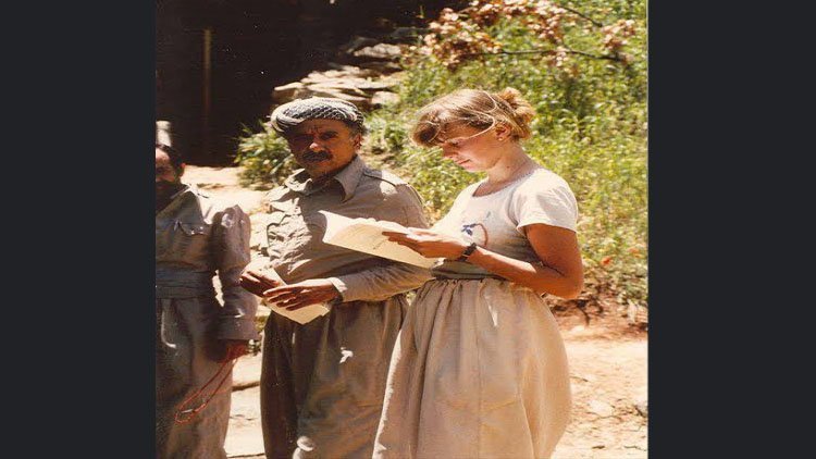 Hevjîna Qasimlo, Helen Krulich koça dawî kir