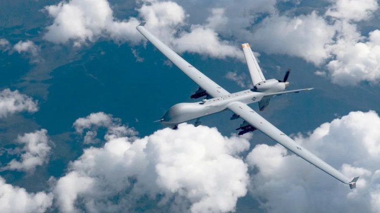 Li ser Deryaya Reş firokeyeke Rûsî li droneke Amerîkî da