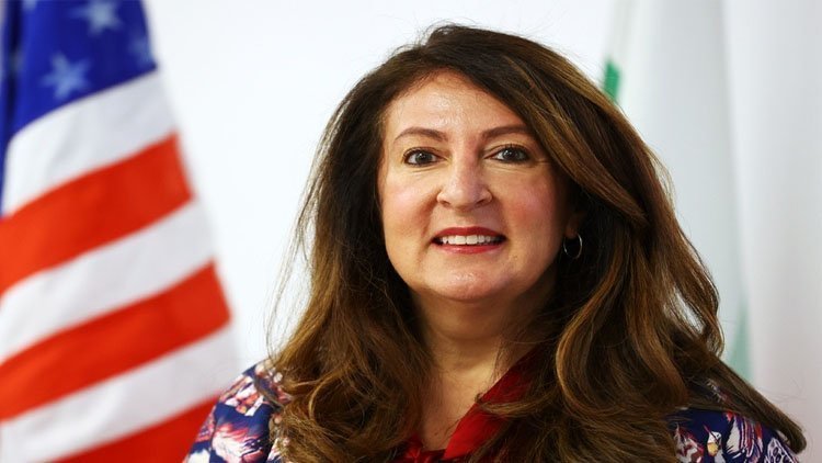 Kurdek dibe Balyoza Amerîka li Misrê
