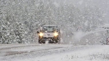 Li 3 parêzgehên Bakurê Kurdistanê barîna berfê berdewam e