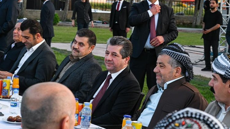 Serokwezîr Mesrûr Barzanî bi kasibkarên bazara Hewlêrê re rojiya xwe vekir