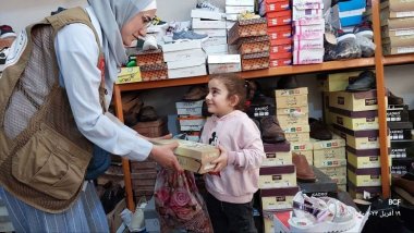 Dezgeha Xêrxwazî ya Barzanî cilên cejnê ji bo zarokên Efrînê kirîn