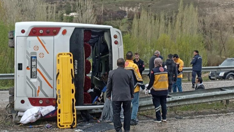 Li Sêwasê minîbûs wergeriya: 10 kes birîndar bûn