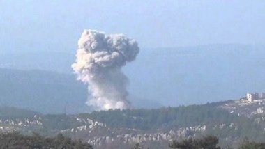 Hêzên hikûmeta Sûriyê başûrê Idlibê topbaran kirin