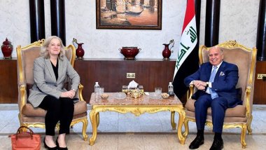 Fuad Husên û Balyozê Amerîka veguhestina malbatên Iraqî ji Hola kampê gotûbêj dikin