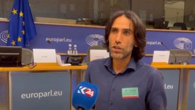 Penaberekî Kurd li Parlamentoya Ewropayê behsa pirsa Kurdî dike