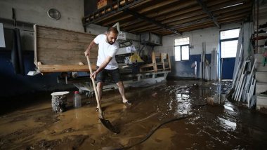 Li Çewligê lehî: Gelek kargeh di bin avê de man