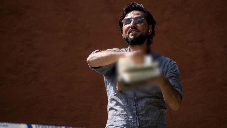 Selwan Momîka yê ku li Swêdê Quran şewitand kî ye?