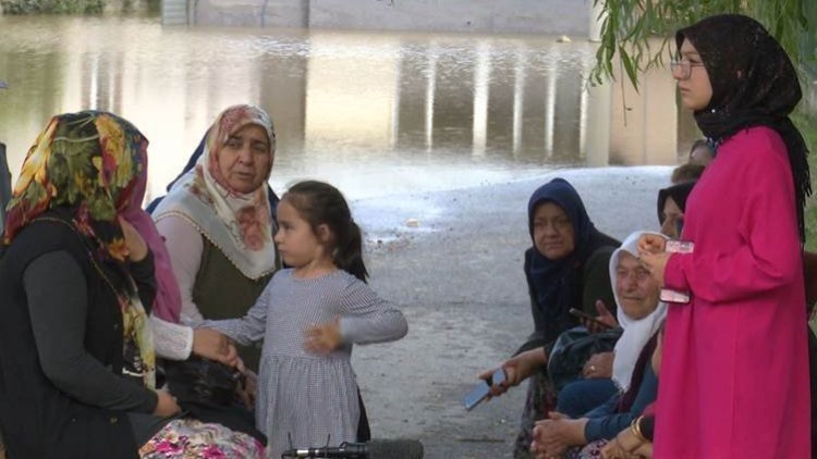 Li Duzceyê lehiyê gundekî Kurdan da ber xwe: Içmeler ev 3 roj in di bin avê de ye