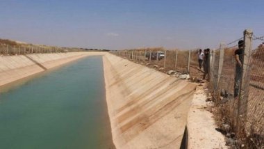 Riha: Şofêrê ku wesayîta wî ket kanala avê wenda bû