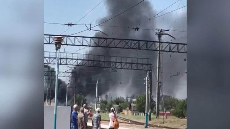 Li Qirimê depoyeke teqemeniyê teqiya