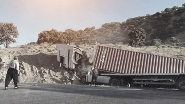 Silêmaniye: TIR bi ser otomobîlê de ket: 5 kes mirin