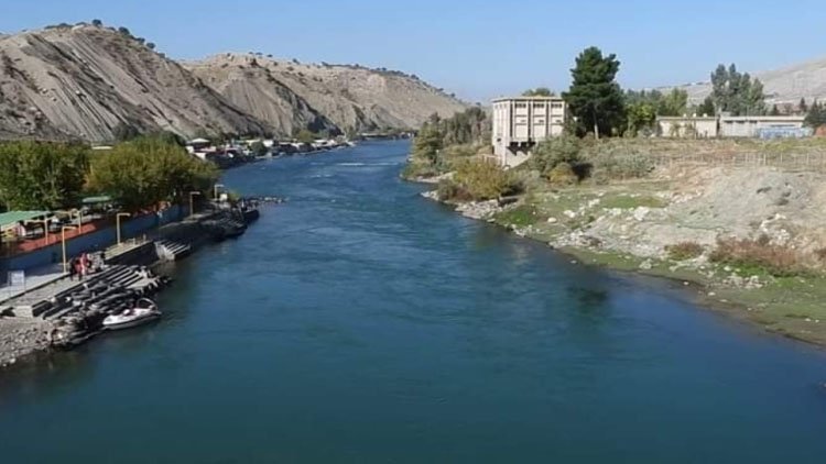 Du bira di ava Dukanê de xeniqîn