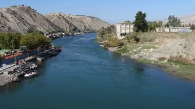 Du bira di ava Dukanê de xeniqîn