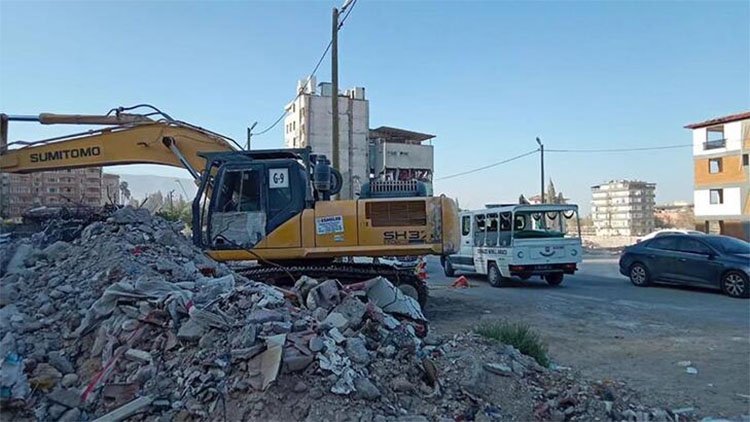 Hatay: 215 rojan piştî erdhejê cenazeyê kesekî di bin kavilan de hat dîtin