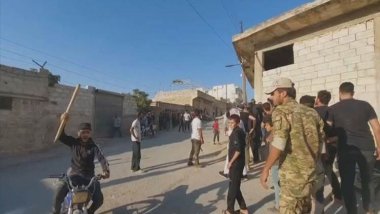 Li Efrînê Erebên hawirde û polîsên serbazî bi hev ketin