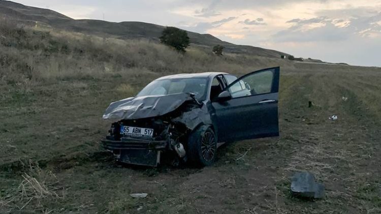 Li Wanê otomobîlek ji rê derket: 2 mirî, birîndarek