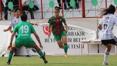 Tîma Jinan a Amedsporê li hemberî Beşîktaşê bi ser ket