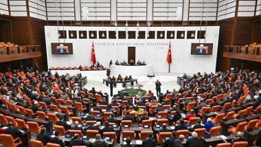 Tezkereya Rojava û Başûrê Kurdistanê li Parlamentoya Tirkiyeyê ye: HEDEP û CHP li dijî ne