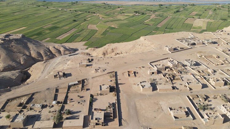 Li Dêrezorê rewş aloztir dibe: Mûşek li malan tên bicihkirin