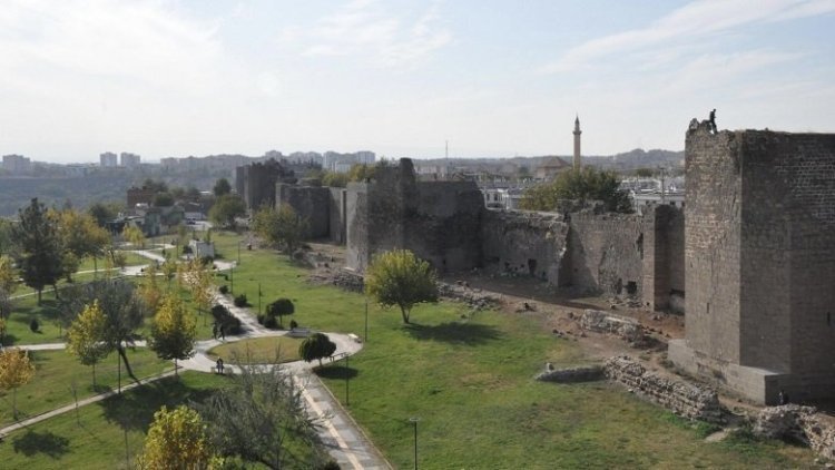 Li Amedê her cure çalakî û xwenîşandan hatin qedexekirin