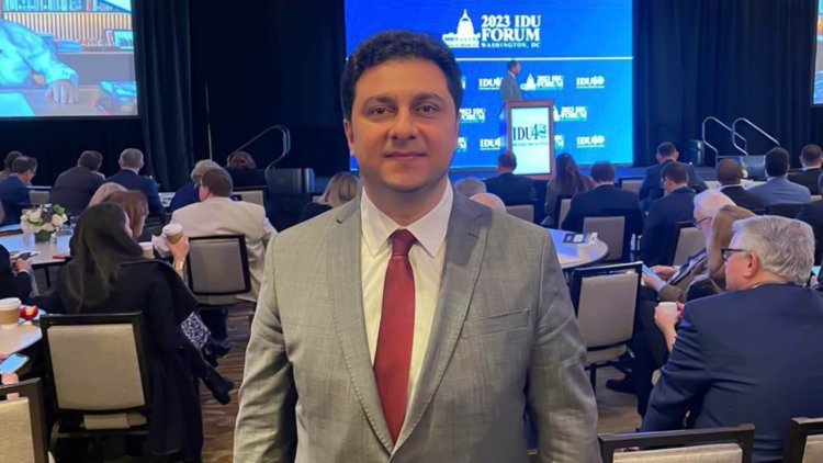 Felah Hesen bi nûneratiya Serok Barzanî beşdarî Konferansa Washingtonê ya Partiyên Demokrat ên Cîhanê dibe