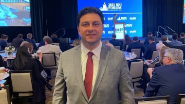 Felah Hesen bi nûneratiya Serok Barzanî beşdarî Konferansa Washingtonê ya Partiyên Demokrat ên Cîhanê dibe