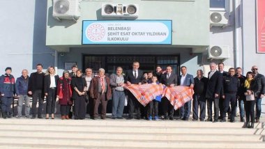 Bi şkenceyên xwe navdar bû, navê Esat Oktay li dibistanê hat kirin