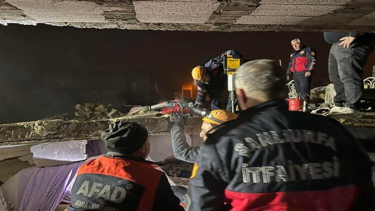 Li Rihayê xaniyek hilweşiya: 2 mirî, 8 birîndar