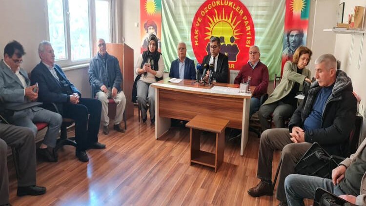 Hak Parê namzedê xwe yê Amedê ragihand