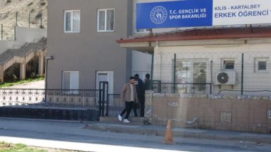 Xwendekarê zanîngehê li şevîmanê bi çekê hat kuştin