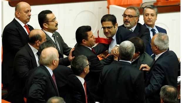 Meclis'te Kürdistan üzerinden yumruklu tartışma