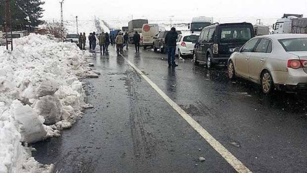 Habur yoluna binlerce kişi mahsur