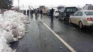 Habur yoluna binlerce kişi mahsur