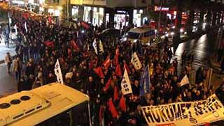 Dört bir yanda binler, 'hükümet istifa' dedi