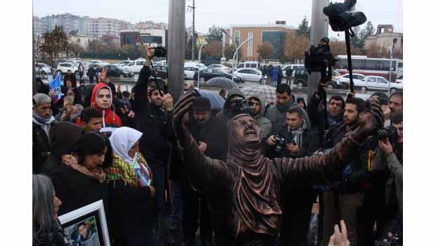 Amed’de Roboski anıtı açıldı