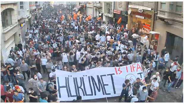 FT: 'AK Parti ak görünümünü yitirebilir'