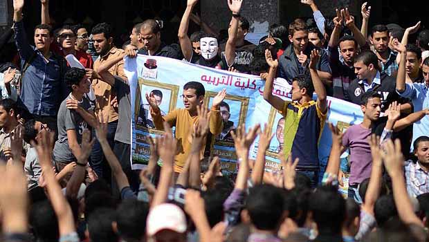 Mısır'da öğrencilerden darbe karşıtı gösteri