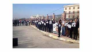 Parlementer û rojnemevan xwepêşandanê dikin