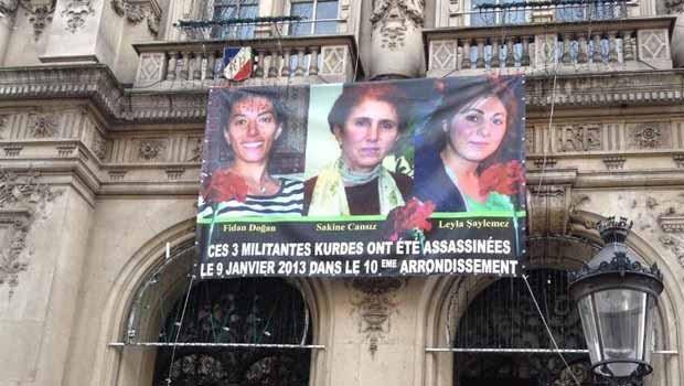 Paris Belediyesi'nden pankartlı anma