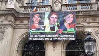 Paris Belediyesi'nden pankartlı anma 