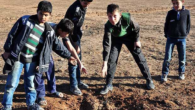 Şanlıurfa'da mayınlı araziye havan mermisi düştü
