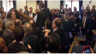 Adalet Komisyonu'nda kavga