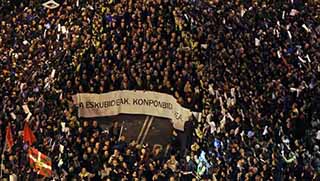 İspanya'da binler ETA militanları için sokakta