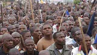 Güney Afrika'da 100 bin madenci grevde