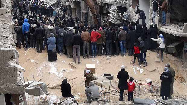 Yermuk Mülteci Kampı'nda 800 yardım paketi dağıtıldı