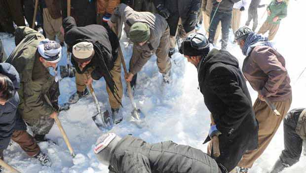 Hakkari'de 4 Doğu Kurdistan'lı 2 gündür çığ altında